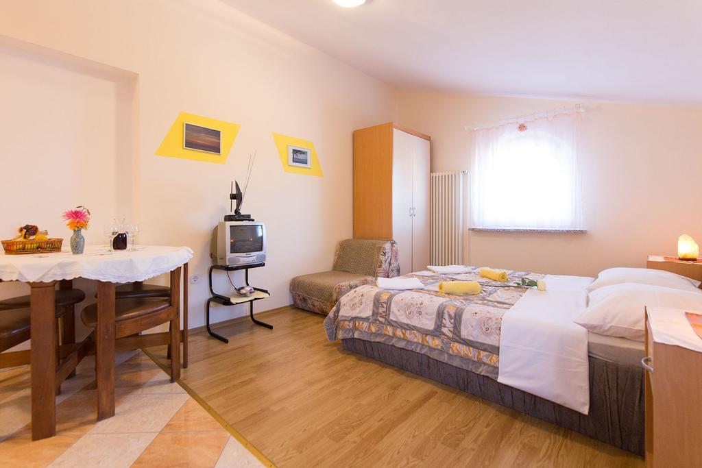Apartments Juras Brzac Εξωτερικό φωτογραφία